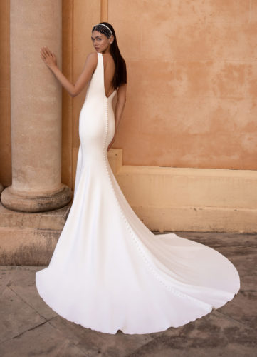 Pronovias Eureka, wedding dress, crepe wedding dress, fitted wedding dress