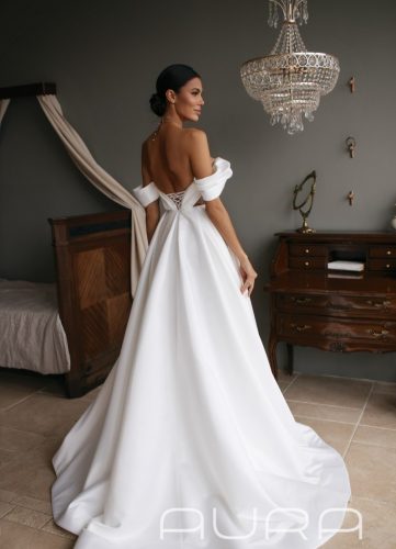 Alex Veil Romia wedding dress - Available at Rachel Ash Bridal boutique in Atherstone, Warwickshire