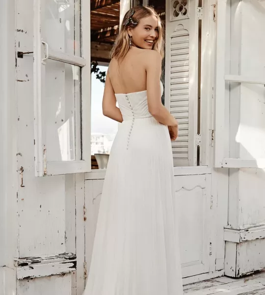 Catherine Deane Valencia wedding dress - Available at Rachel Ash Bridal boutique in Atherstone, Warwickshire