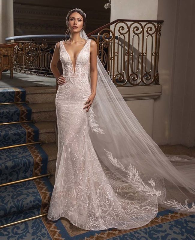 Pronovias Garbo, pronovias wedding dress, fitted wedding dress, lace wedding dress